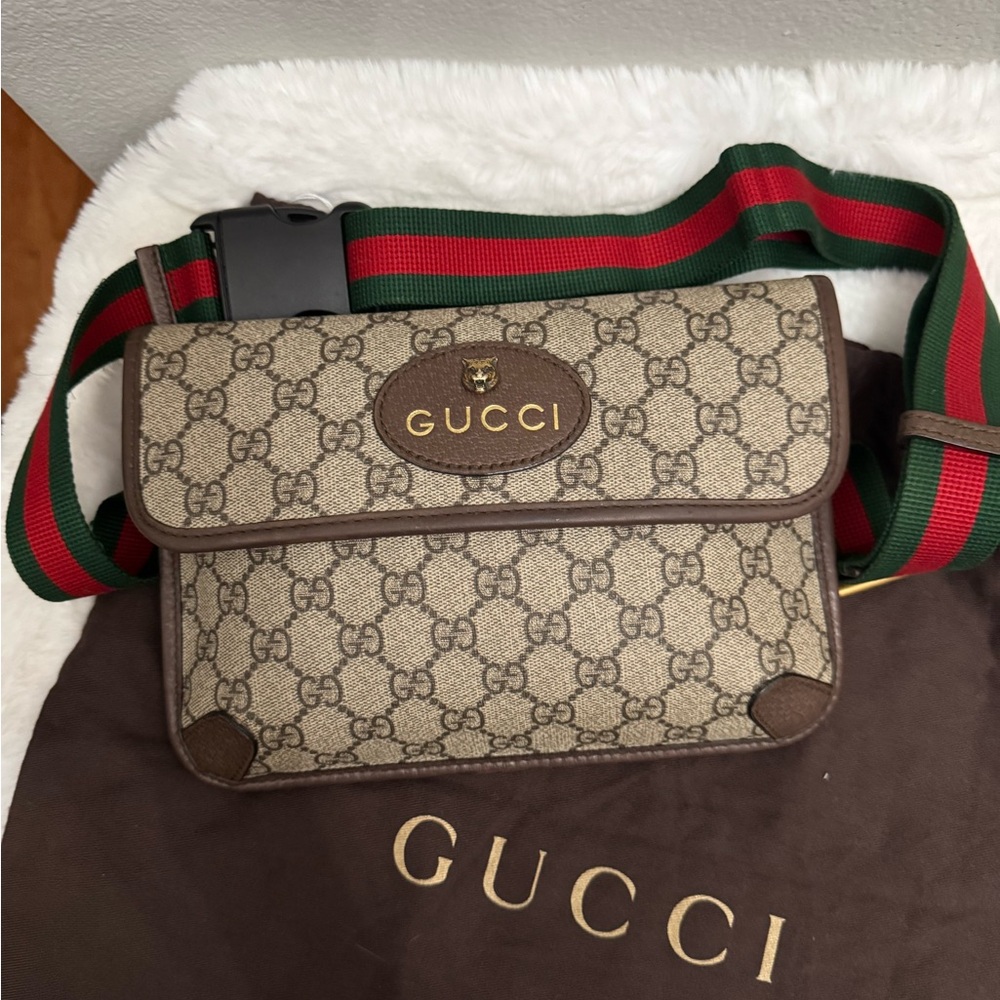Vintage GUCCI 
GG Supreme Monogram Neo Vintage Web Belt Bag Brown
With COA